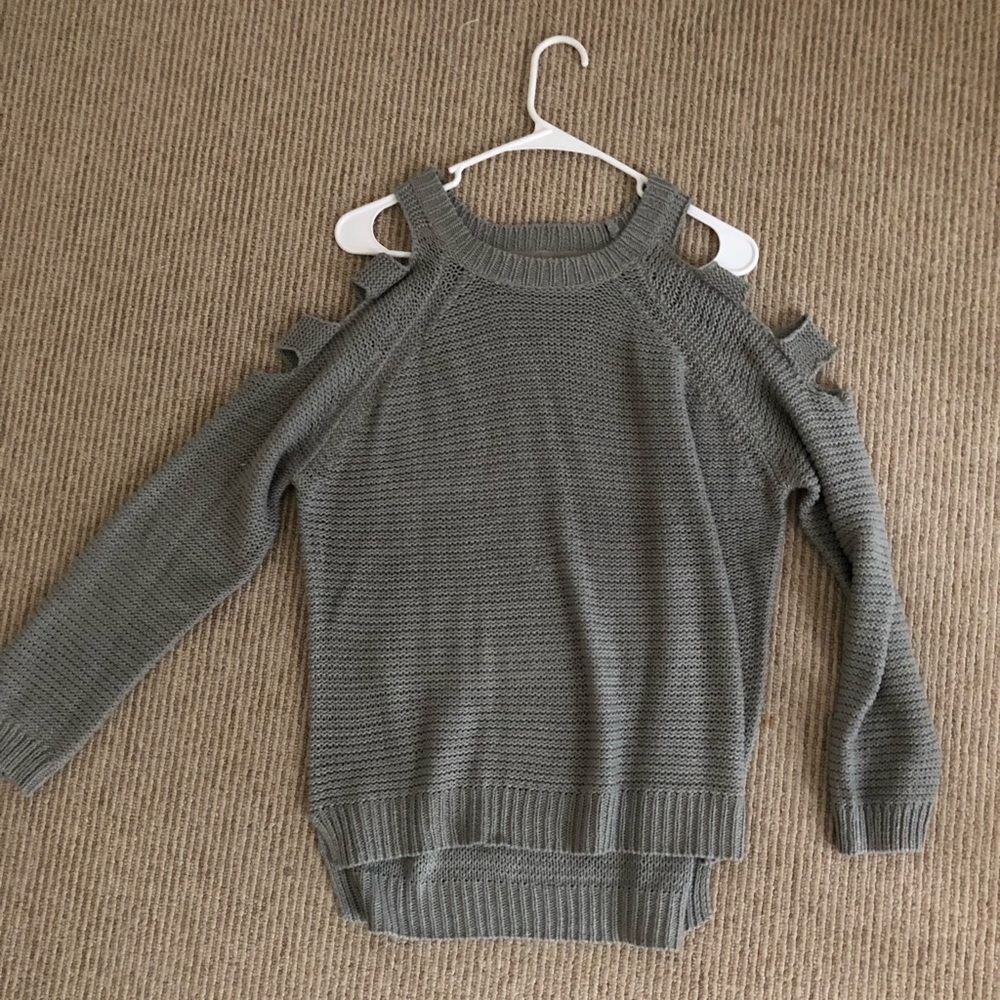gray sweater L